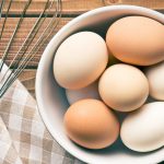 Sześć jajecznych odżywek do włosów DIY